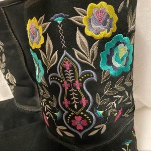 UGG Juliette Embroidered Black Boots Size 9